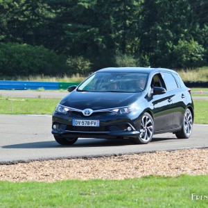 Photo Toyota Auris Hybride – Toyota Innove – Circuit de Dreux (2