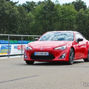 Photo Toyota GT86 – Toyota Innove – Circuit de Dreux (2015)