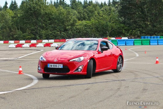 Photo Toyota GT86 - Toyota Innove - Circuit de Dreux (2015)