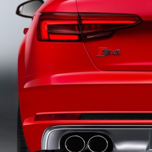 Photo double sortie d’échappement nouvelle Audi S4 (2015)
