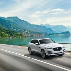 Photo officielle Jaguar F-Pace Portfolio (2015)