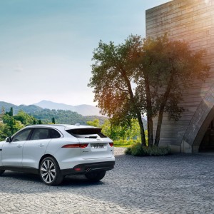 Photo officielle Jaguar F-Pace Portfolio (2015)