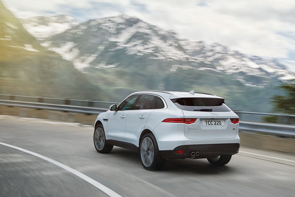 Photo officielle Jaguar F-Pace Portfolio (2015)