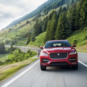 Photo officielle Jaguar F-Pace R-Sport (2015)