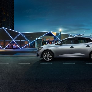 Photo profil nouvelle Renault Mégane IV (2015)