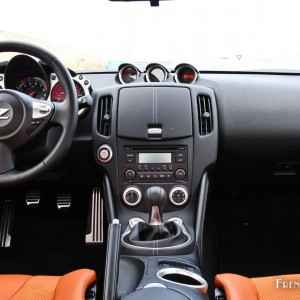 Photo intérieur Nissan 370Z – 3.7 l V6 328 ch (2015)