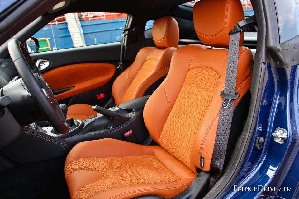 Photo sièges baquet cuir alcantara Nissan 370Z - 3.7 l V6 328 c