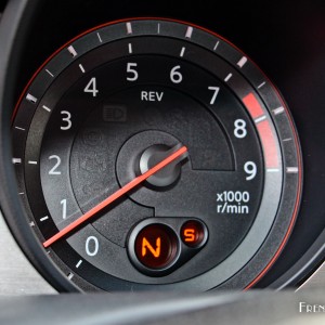 Photo compte tours Nissan 370Z – 3.7 l V6 328 ch (2015)