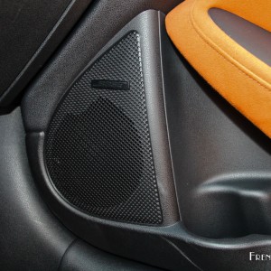 Photo kit audio Bose Nissan 370Z – 3.7 l V6 328 ch (2015)