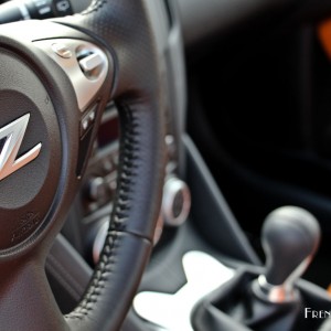 Photo détail volant Nissan 370Z – 3.7 l V6 328 ch (2015)