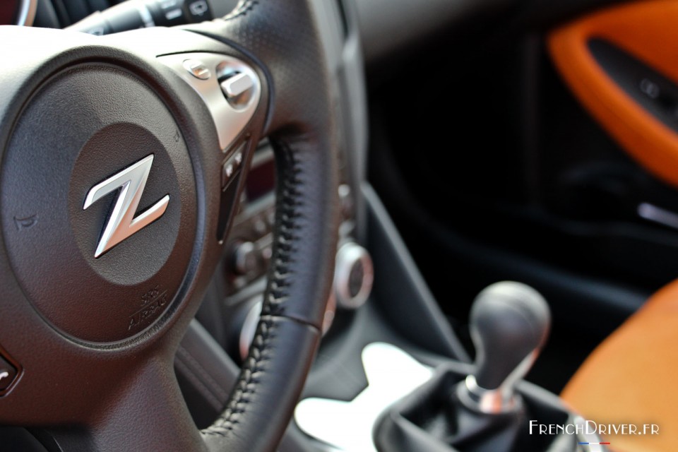 Photo détail volant Nissan 370Z - 3.7 l V6 328 ch (2015)