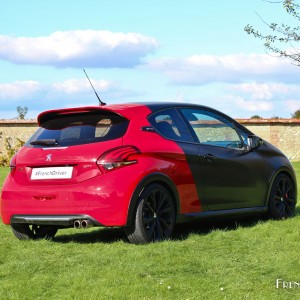 Photo 3/4 arrière Peugeot 208 GTi by Peugeot Sport (2015)