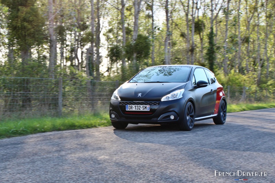 Photo essai Peugeot 208 GTi by Peugeot Sport (2015)