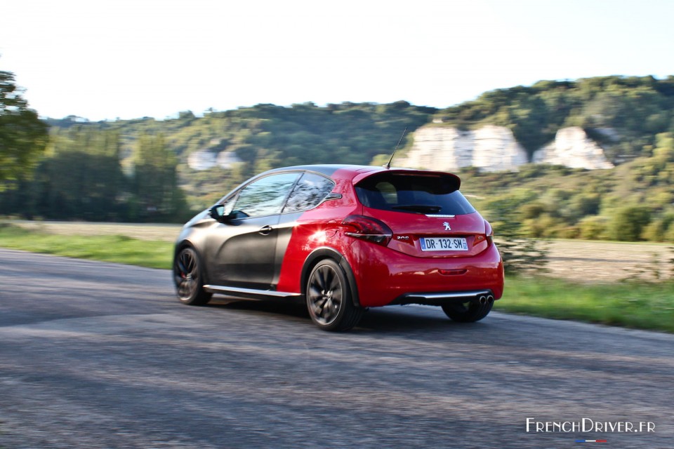 Photo essai Peugeot 208 GTi by Peugeot Sport (2015)