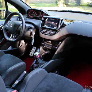 Photo intérieur Peugeot 208 GTi by Peugeot Sport (2015)