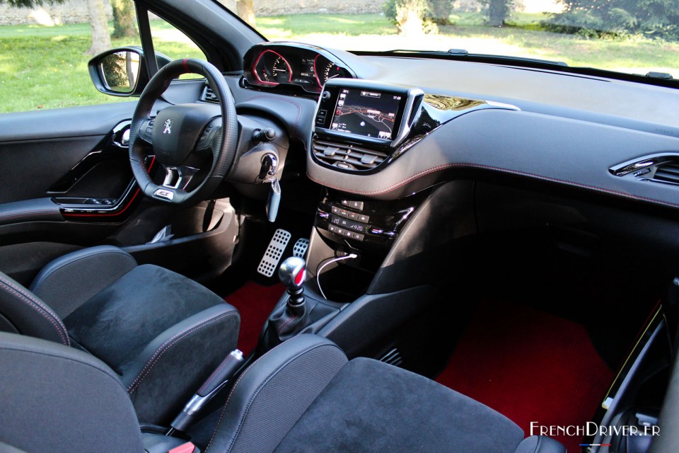 Photo intérieur Peugeot 208 GTi by Peugeot Sport (2015)