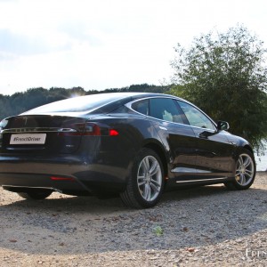 Photo 3/4 arrière Tesla Model S 70D (2015)