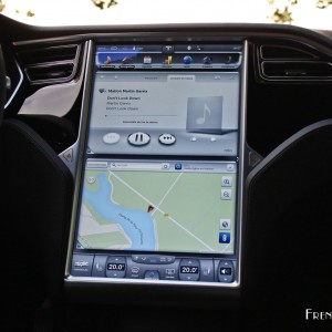 Photo écran tactile Tesla Model S 70D (2015)