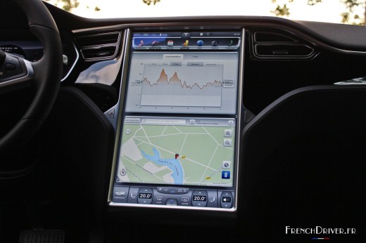 Photo consommation écran tactile Tesla Model S 70D (2015)