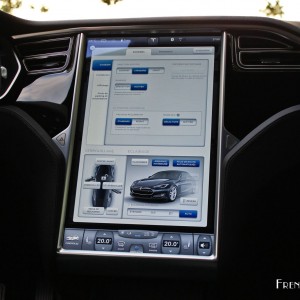 Photo paramètres écran tactile Tesla Model S 70D (2015)
