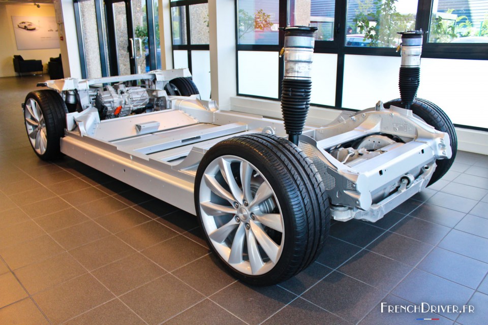 Photo châssis aluminium Tesla Model S 70D (2015)