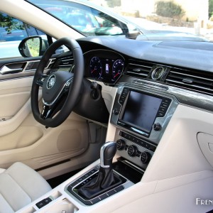 Photo intérieur cuir Volkswagen Passat GTE (2015)