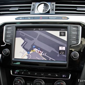 Photo écran tactile GPS Volkswagen Passat GTE (2015)