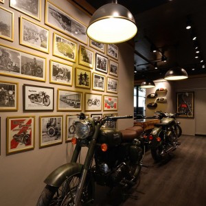 Photo Mikael Florentin – Boutique Royal Enfield Paris