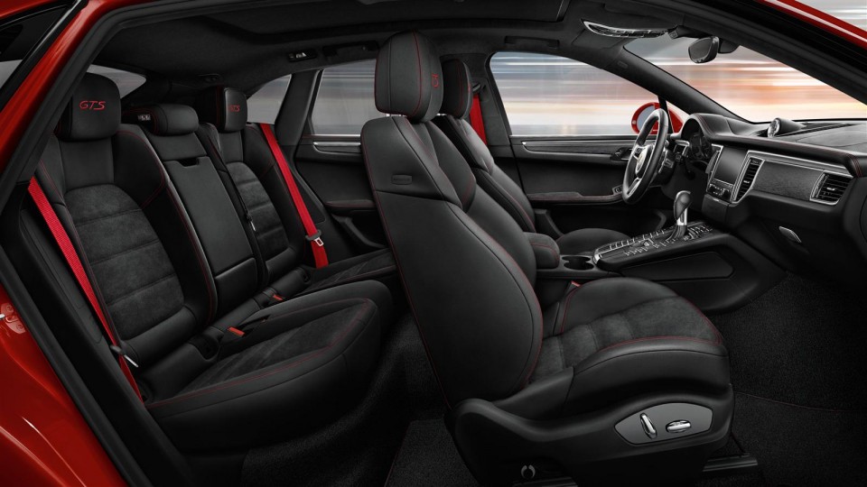Photo intérieur cuir alcantara Porsche Macan GTS (2015)
