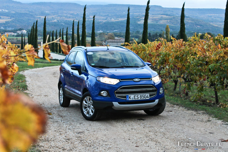 Photo Ford EcoSport Titanium Bleu Kinetic (2015)