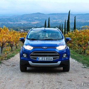 Photo face avant Ford EcoSport Titanium Bleu Kinetic (2015)