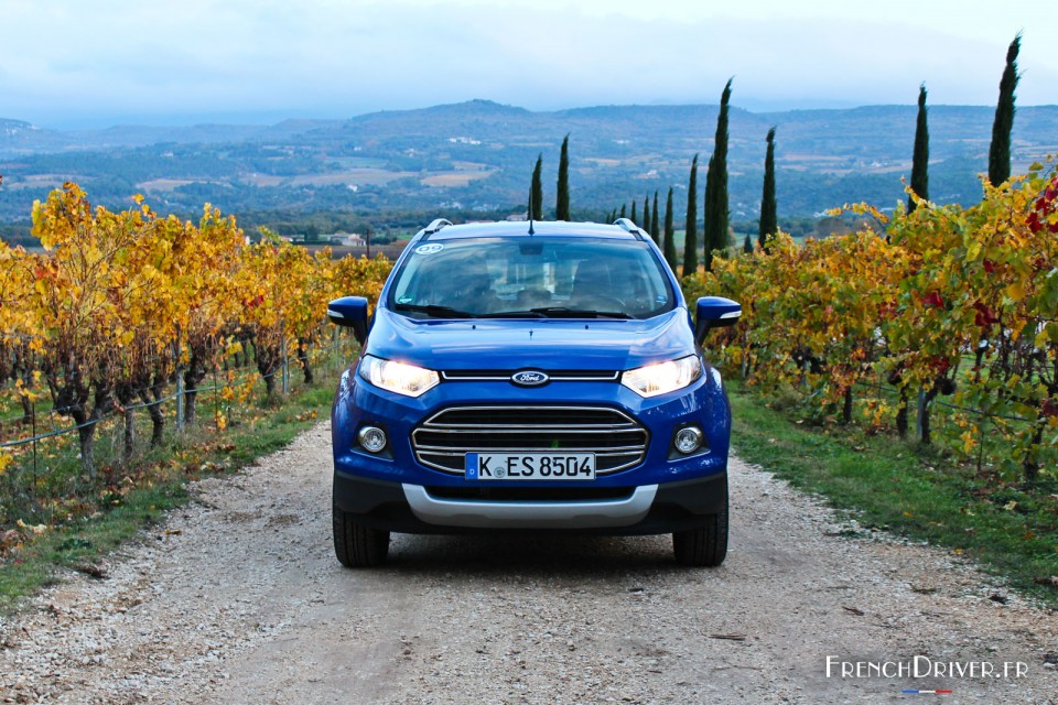 Photo face avant Ford EcoSport Titanium Bleu Kinetic (2015)