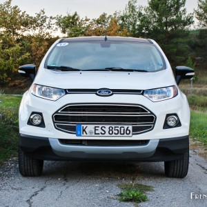 Photo face avant Ford EcoSport Titanium S Blanc Diamant (2015)