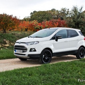 Photo 3/4 avant Ford EcoSport Titanium S Blanc Diamant (2015)