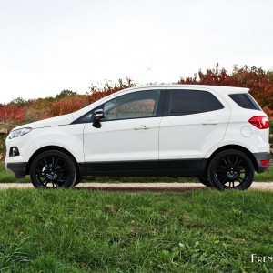 Photo profil Ford EcoSport Titanium S Blanc Diamant (2015)