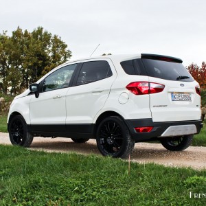 Photo 3/4 arrière Ford EcoSport Titanium S Blanc Diamant (2015)