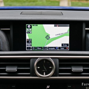 Photo écran couleur navigation GPS Lexus RC F (2015)