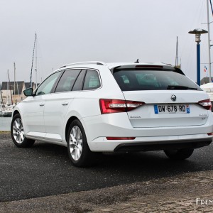 Photo essai Skoda Superb Combi Blanc Lune (2015)