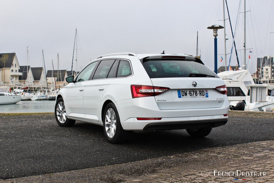 Photo essai Skoda Superb Combi Blanc Lune (2015)