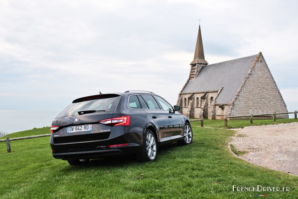 Photo essai Skoda Superb Combi Noir Magic Nacré (2015)