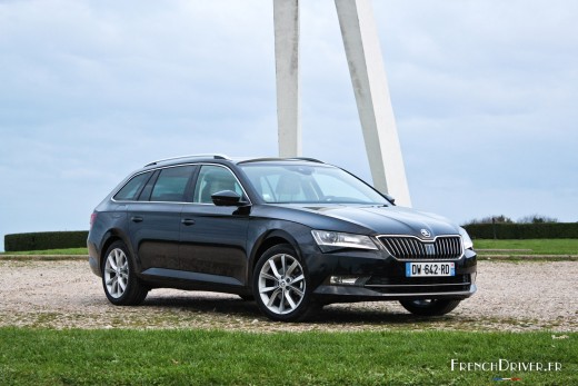 Photo 3/4 avant Skoda Superb Combi (2015)