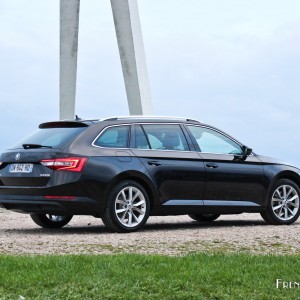 Photo 3/4 arrière Skoda Superb Combi (2015)