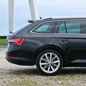 Photo malle arrière Skoda Superb Combi (2015)