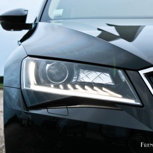 Photo feu avant Skoda Superb Combi (2015)