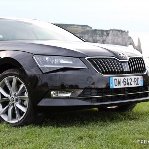 Photo bouclier avant Skoda Superb Combi (2015)