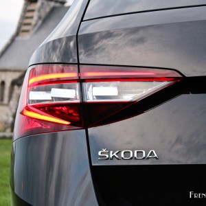 Photo feu arrière LED Skoda Superb Combi (2015)