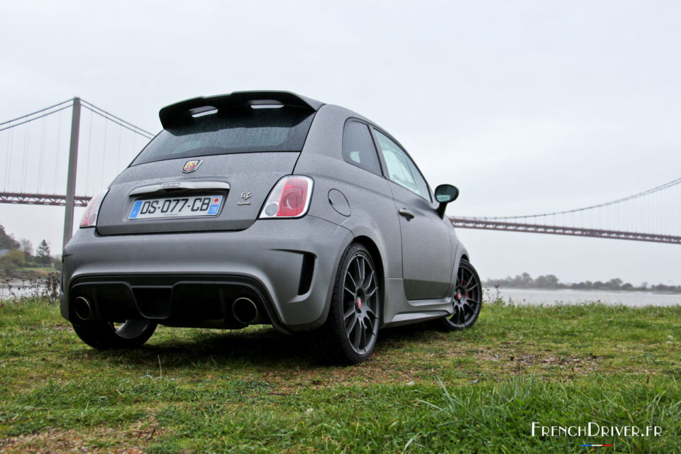 Photo 3/4 arrière Abarth 695 Biposto (2015)