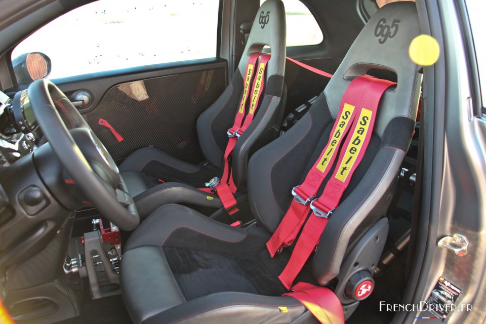 Photo sièges baquet Abarth 695 Biposto (2015)