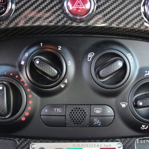 Photo commandes de ventilation Abarth 695 Biposto (2015)