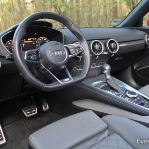 Photo intérieur cuir Audi TT Roadster (2015) – 2.0 TFSI 230